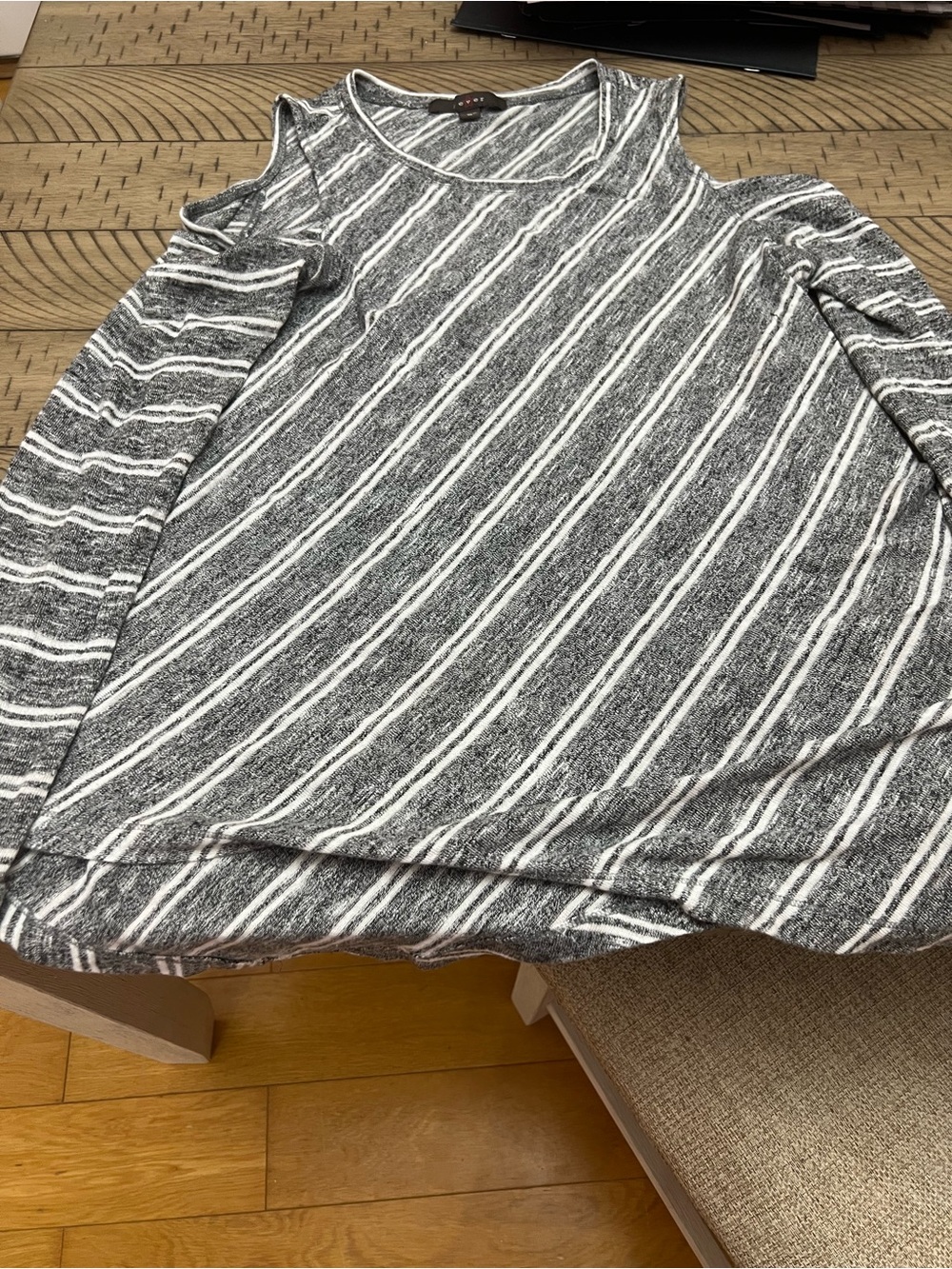 Women’s Fever Striped Cold-Shoulder Knit Top in Gray & White Size Medium